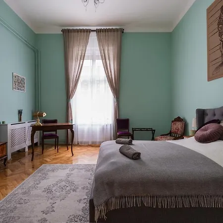 Eclectic Luxury & Spacious 2br Ac In Center 부다페스트