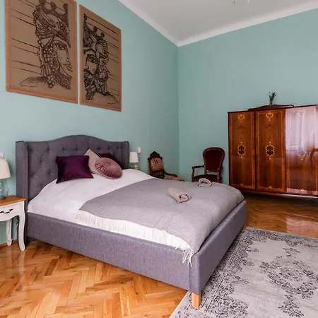 Eclectic Luxury & Spacious 2br Ac In Center