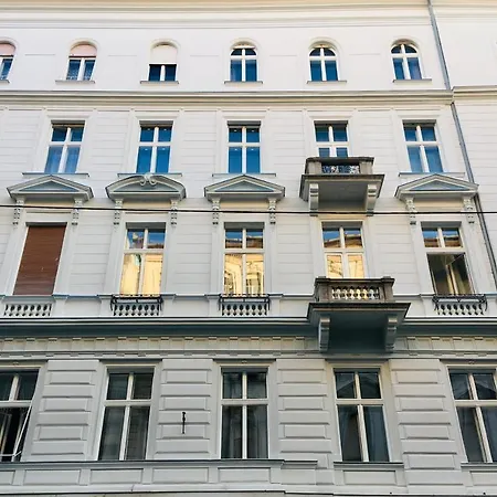 Eclectic Luxury & Spacious 2br Ac In Center Budapest