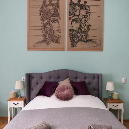 Eclectic Luxury & Spacious 2br Ac In Center Apartment *