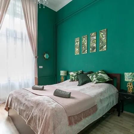 Eclectic Luxury & Spacious 2br Ac In Center Apartment *