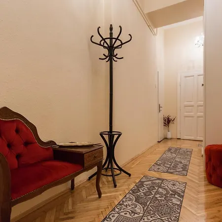 Apartment Eclectic Luxury & Spacious 2br Ac In Center *