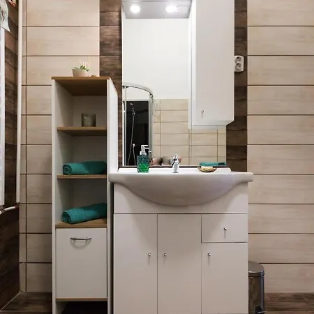 Eclectic Luxury & Spacious 2br Ac In Center Budapest