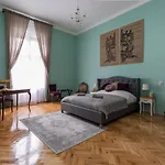 Apartment Eclectic Luxury & Spacious 2br Ac In Center