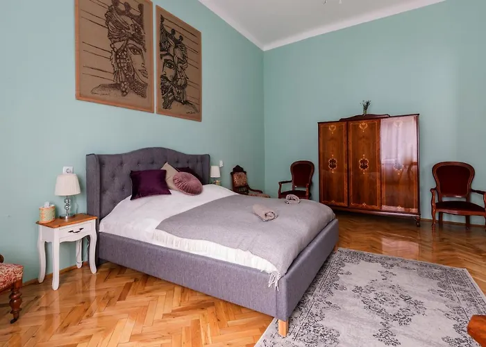 Eclectic Luxury & Spacious 2br Ac In Center