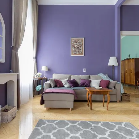 Eclectic Luxury & Spacious 2br Ac In Center דירה בודפשט