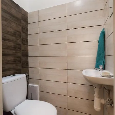 Eclectic Luxury & Spacious 2br Ac In Center דירה בודפשט
