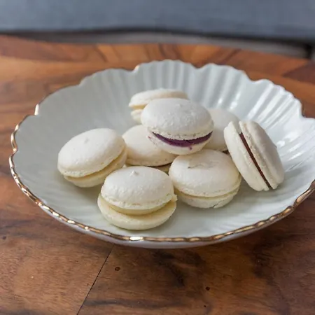 Eclectic Luxury & Spacious 2br Ac In Center דירה *