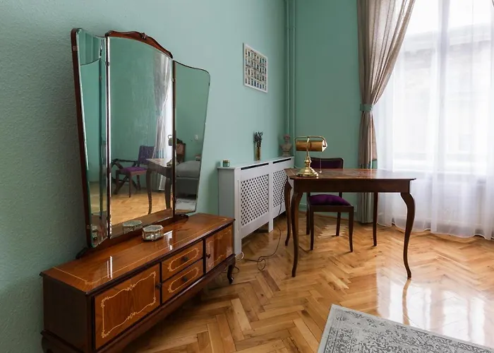 Eclectic Luxury & Spacious 2br Ac In Center Апартаменты *