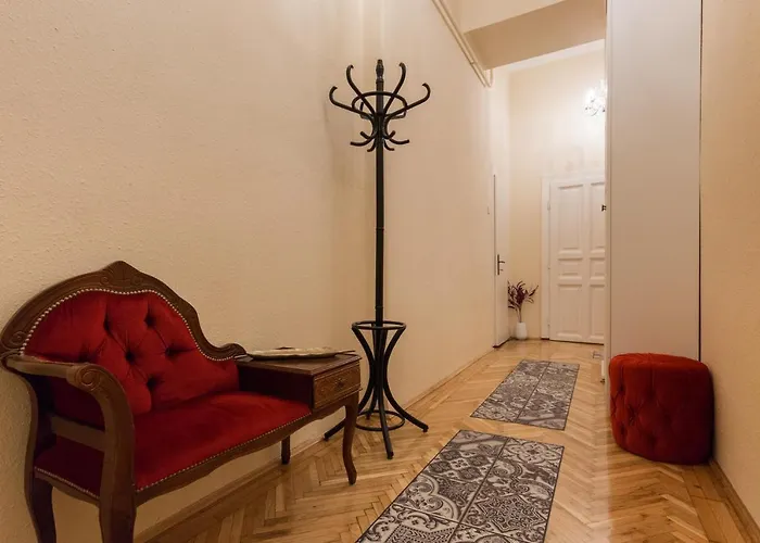 Апартаменты Eclectic Luxury & Spacious 2br Ac In Center *